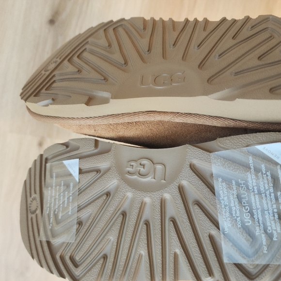 UGG Moraene Slipper - Kids' sizes 11 & 13 - Picture 3 of 5